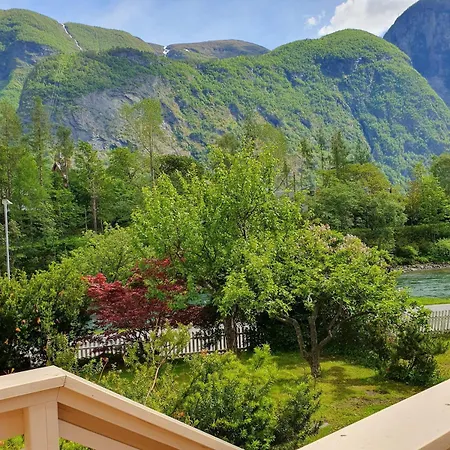 Scenic Riverside Apartment