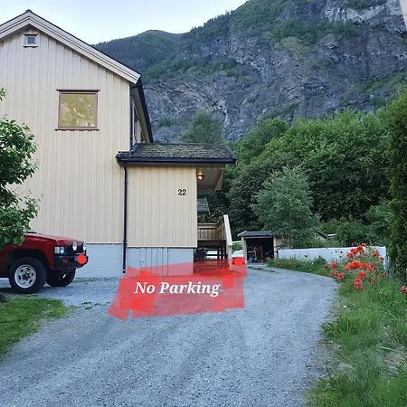 Scenic Riverside * Årdalstangen